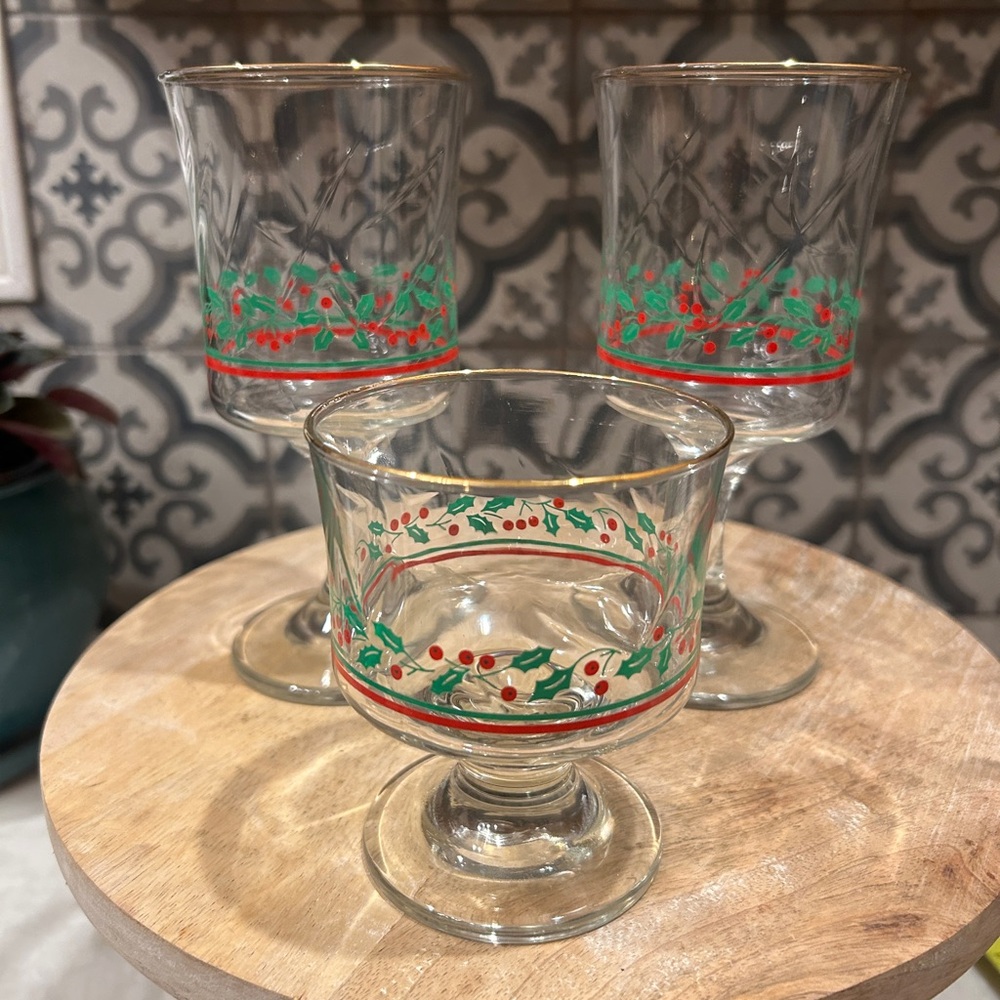 Vintage 1985/86 ARBY'S Christmas Gold Rim Holly Berry Stem Wine/Water Glasses